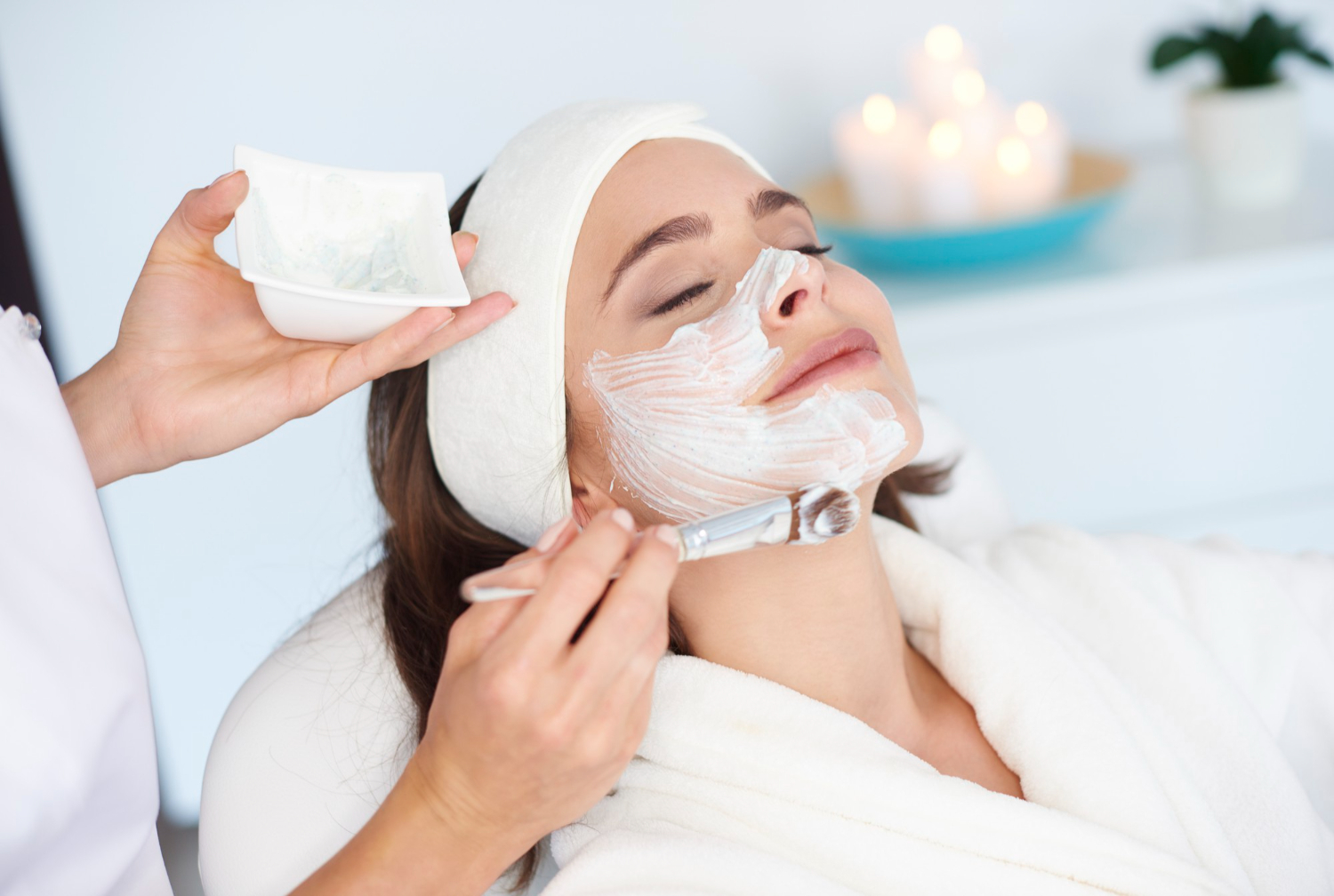 This luxurious facial treatment is infused with premium Korean ingredients known for their deep hydration, skin-brightening, and anti-aging properties.